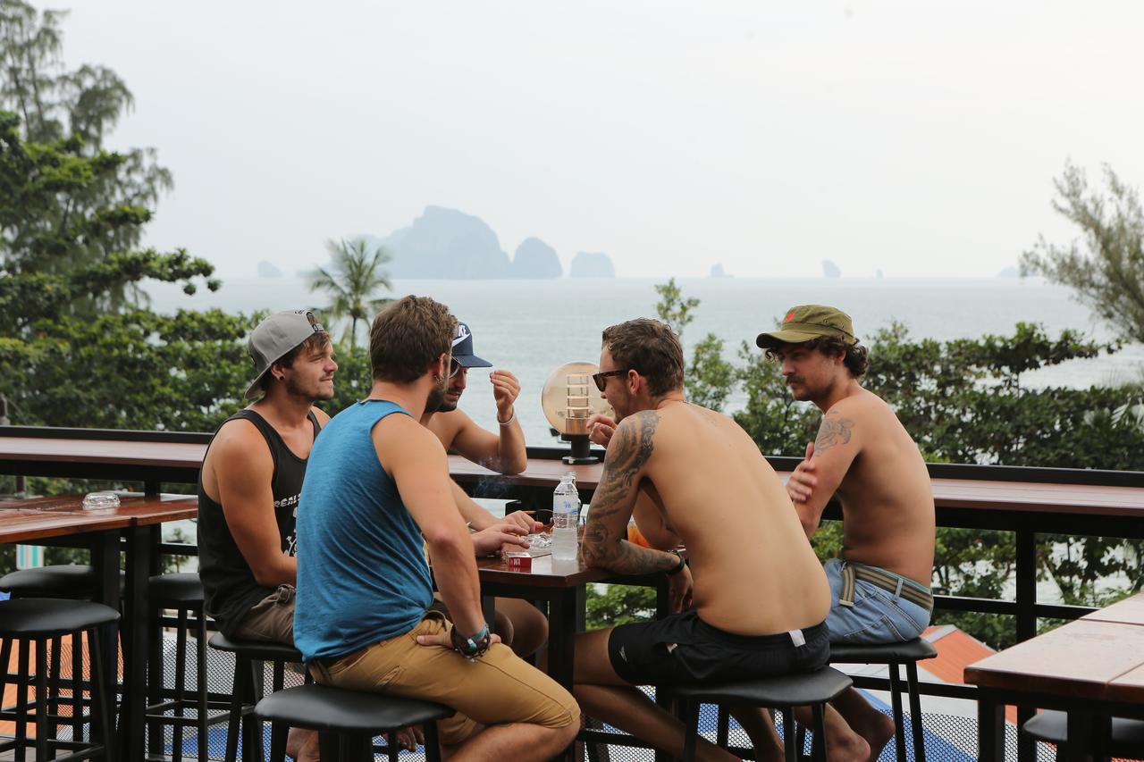 Balcony Party Hostel - 18-40 (Adults Only) Ao Nang Buitenkant foto
